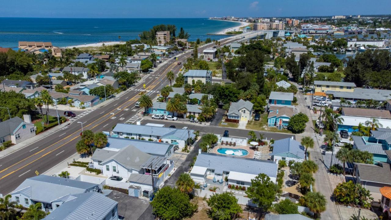 The Bungalows St. Pete Beach Exterior photo